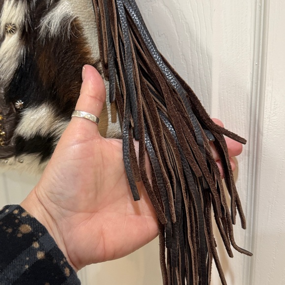 1 of a kind vintage UPCYCLED, real hair on hide fringe bag - Picture 3 of 8